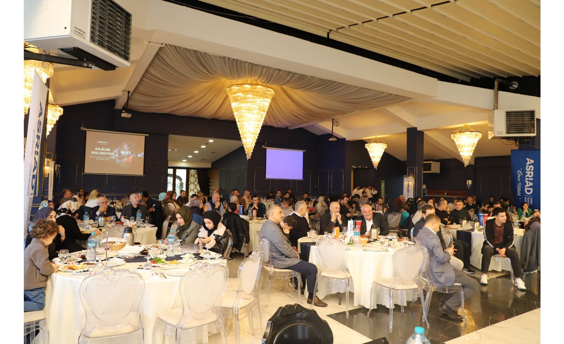 ASRİAD Yönetim Kurulu ve aileleri, Genel Başkan İbrahim Cemil Yıldız’ın ev sahipliğinde düzenlenen samimi kahvaltı programında bir araya geldi.