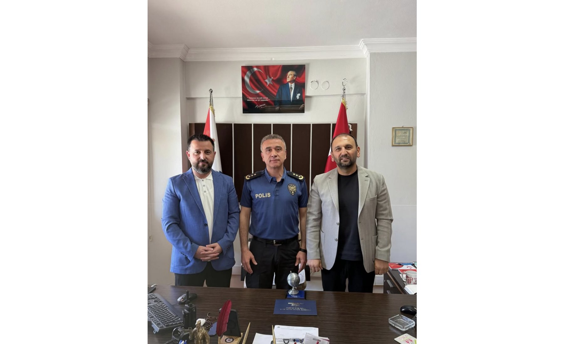 ASRİAD Sakarya Başkanımız Sn. Rıdvan Ulusal ve Yönetim Kurulu Üyelerimiz, 2. Olağan Genel Kurul davetiyemizi Pamukova ilçe Emniyet müdürü Şevket ilhan’a ta