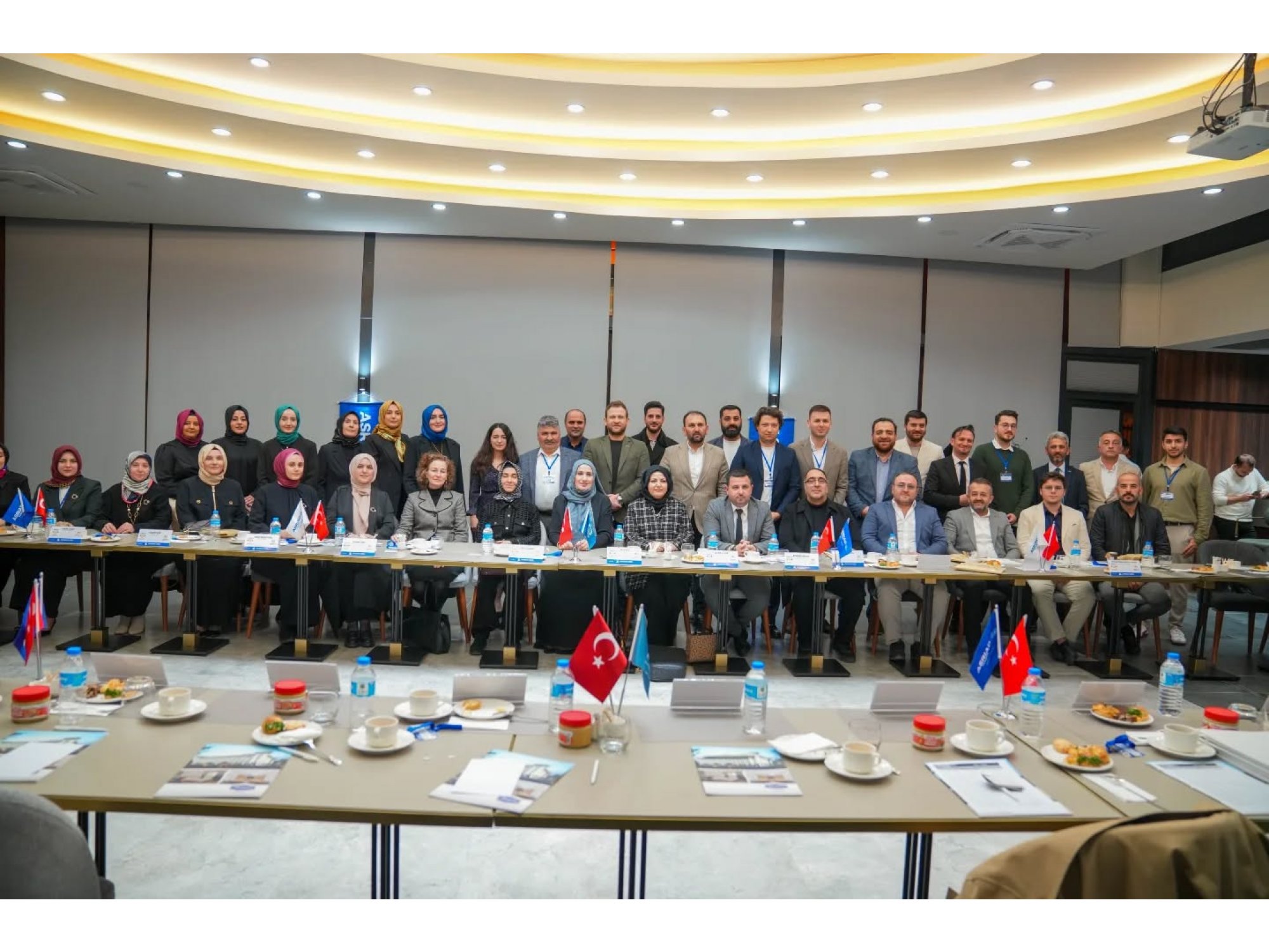  İSÜAD üye firmalarının katılımıyla, Sakarya’da ilk kez iş adamları ile iş kadınlarının bir araya geldiği bir iş geliştirme toplantısı gerçekleştirildi.