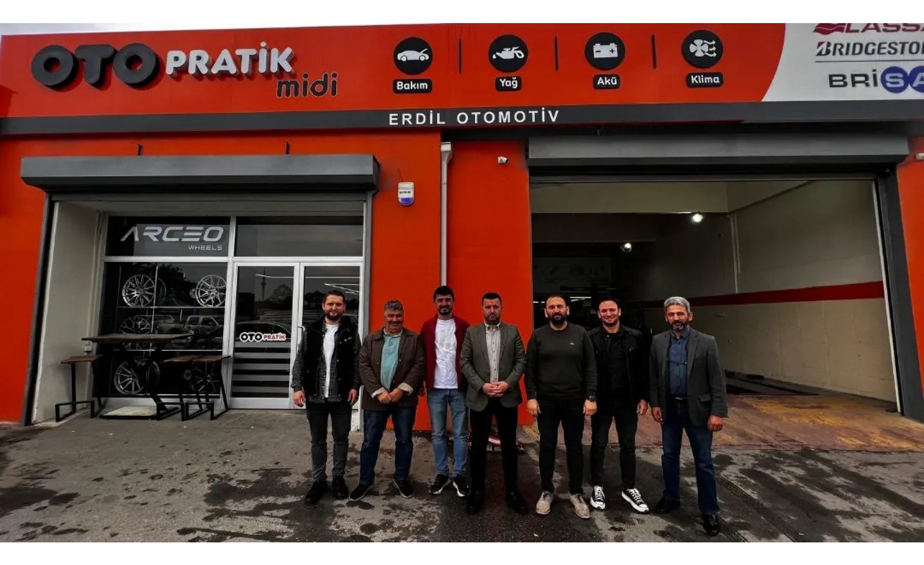 Başkanımız Sn. Rıdvan Ulusal, Üye İlişkileri Komisyon Başkanı Sn. Uğur Dündar ve Yönetim Kurulu Üyeleri ile birlikte üyemiz Erdil Otomotiv firma sahibi Sn.