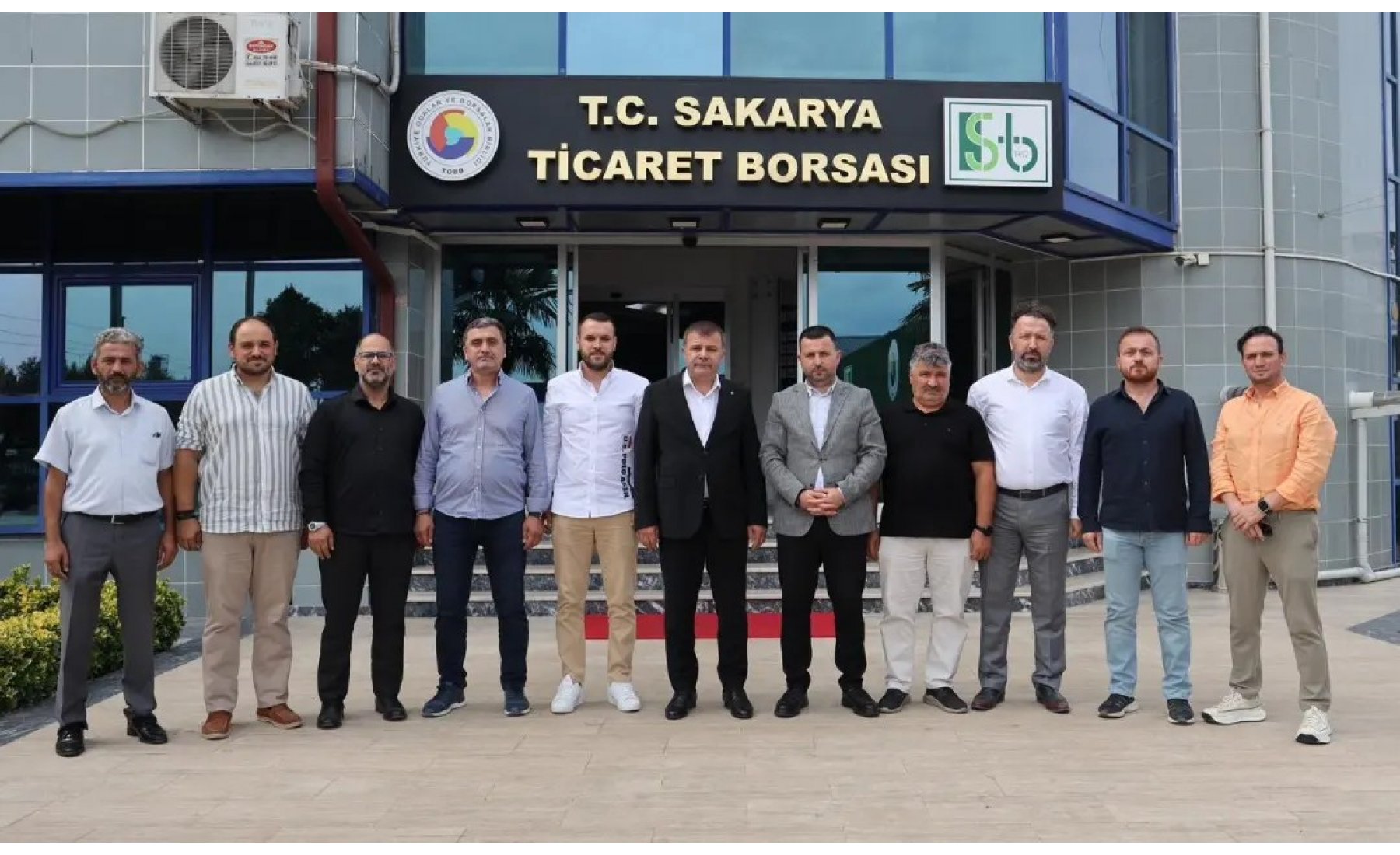 ASRİAD Sakarya, Sakarya Ticaret Borsası Başkanı Mustafa Genç’i makamında ziyaret ederek tarım ve ticaret üzerine istişarelerde bulundu.