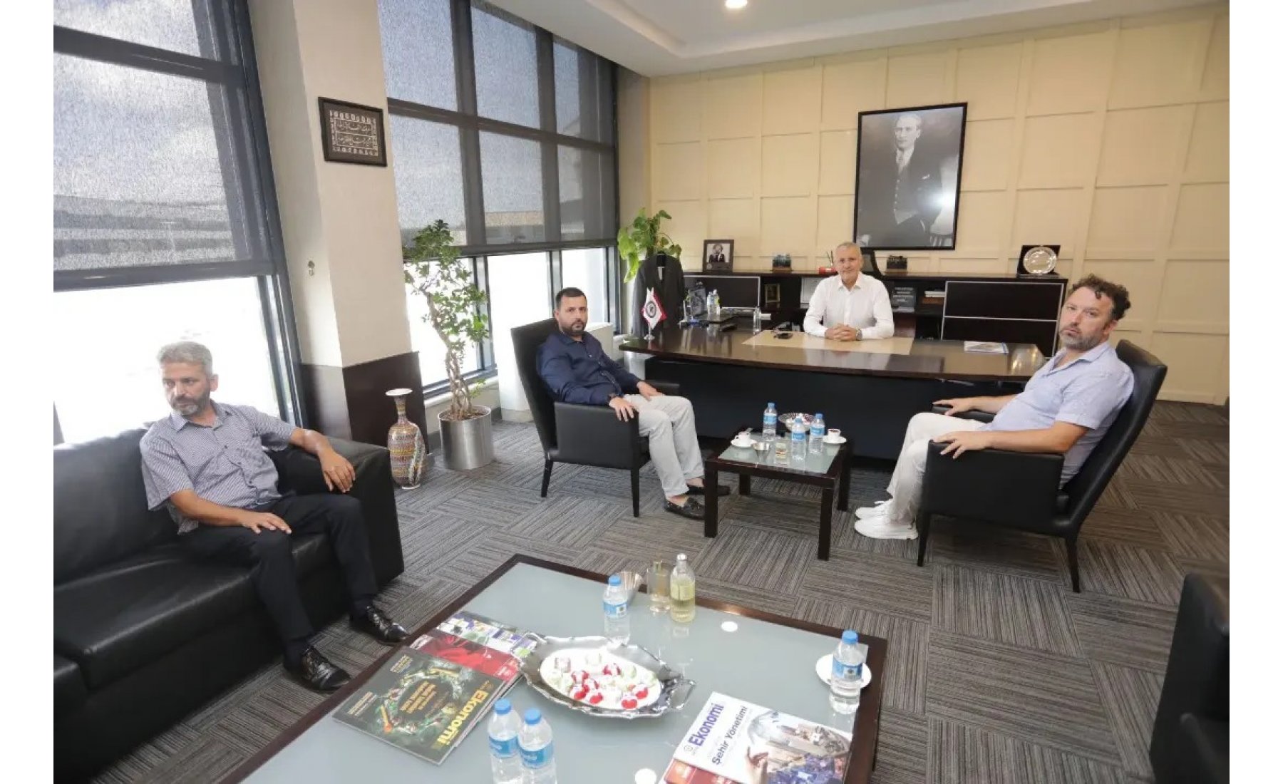 Asriad Sakarya Başkanı Sn. Rıdvan Ulusal, Dış İlişkiler Komisyon Başkanı Sn. Oğuzhan Durak ve Asriad Sakarya Şube Müdürü Sn. Ümit Akçay ile birlikte Satso 