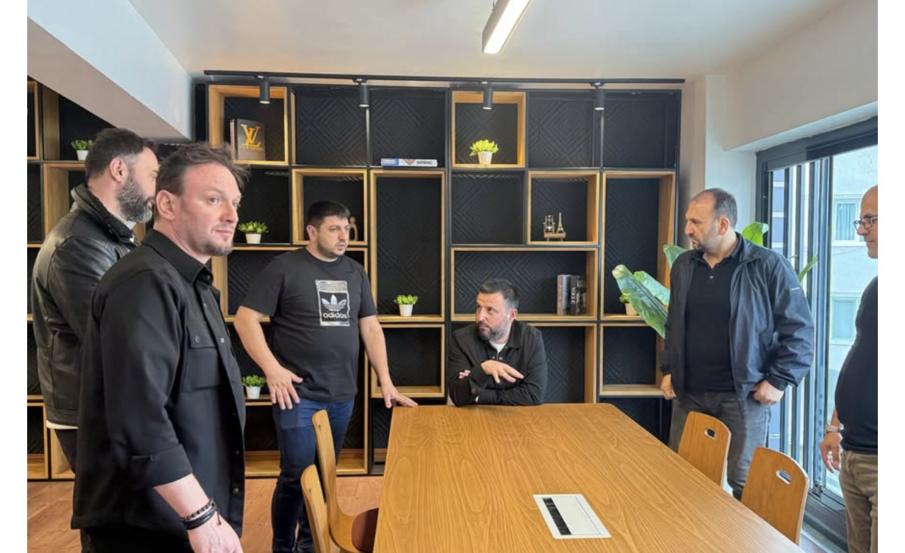 ASRİAD Sakarya, üyemiz İbrahim Güney’i ziyaret ederek üye ilişkileri, ticari iş birliği ve iş geliştirme konularını ele aldı.